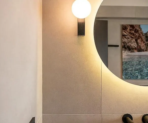 Sea & Sun Penthouse ハニア